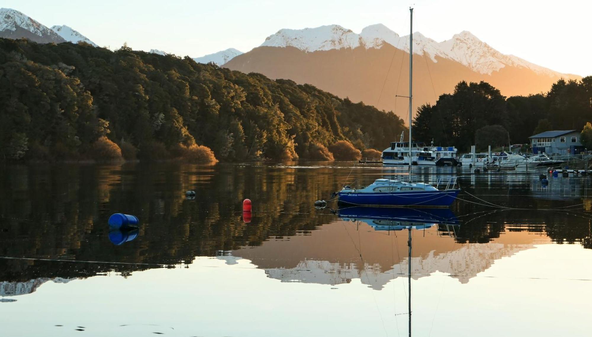 Catnap Cottage, Newly Renovated Manapouri Exterior photo